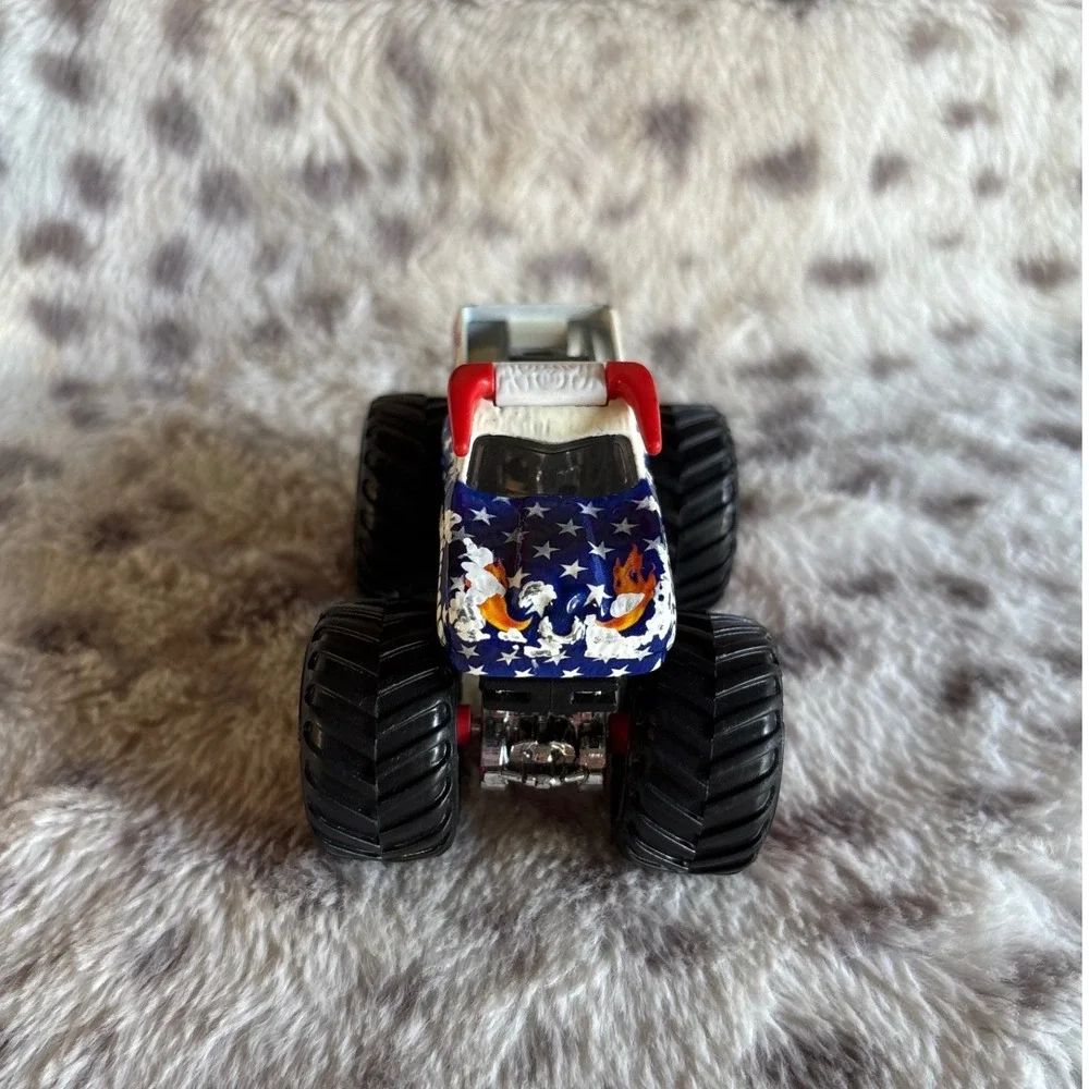 Hot Wheels Monster Jam El Toro Loco Stars and Stripes Monster Truck 1:64 Scale